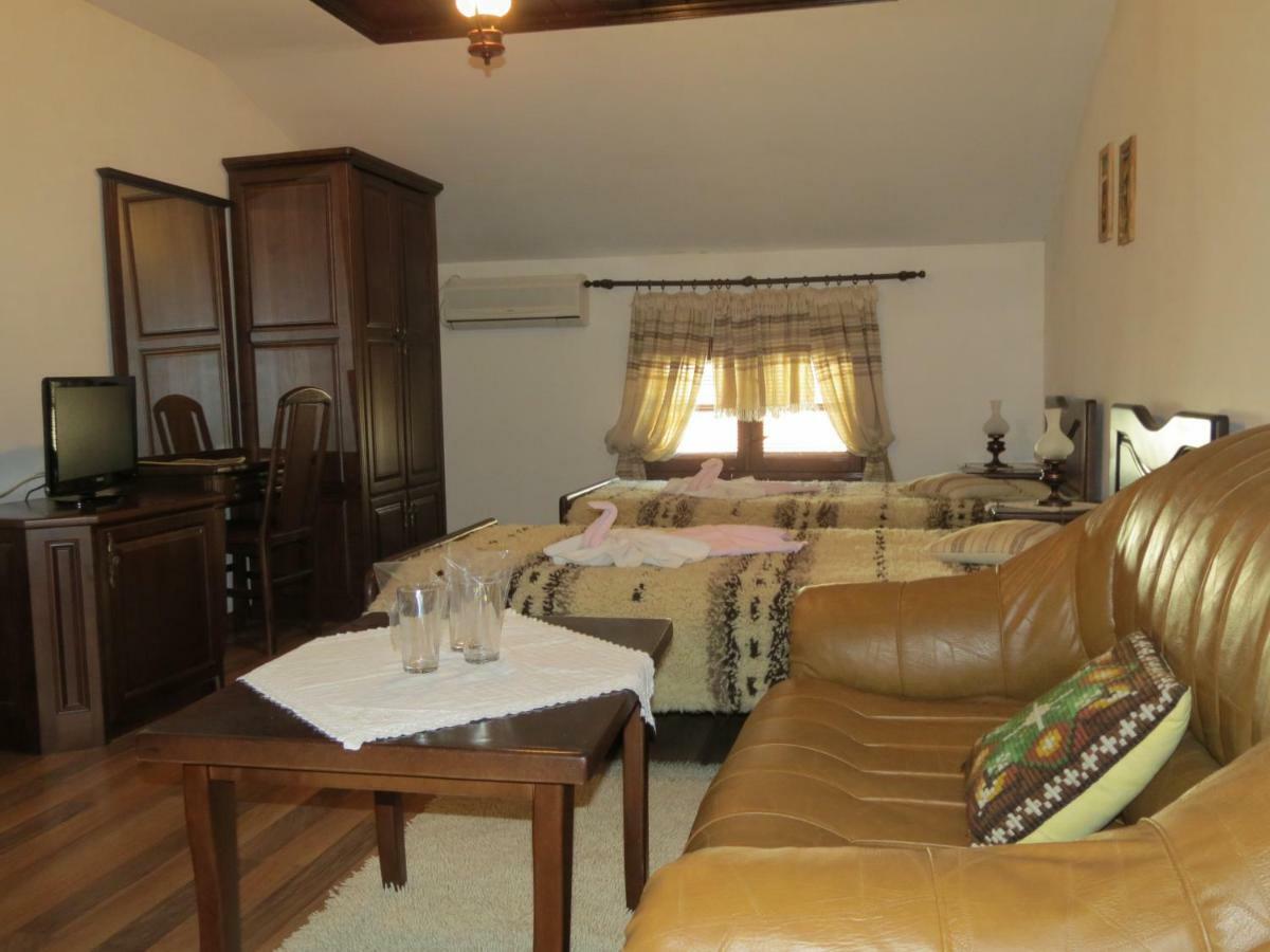 Oazis Guesthouse Loveč Exteriér fotografie